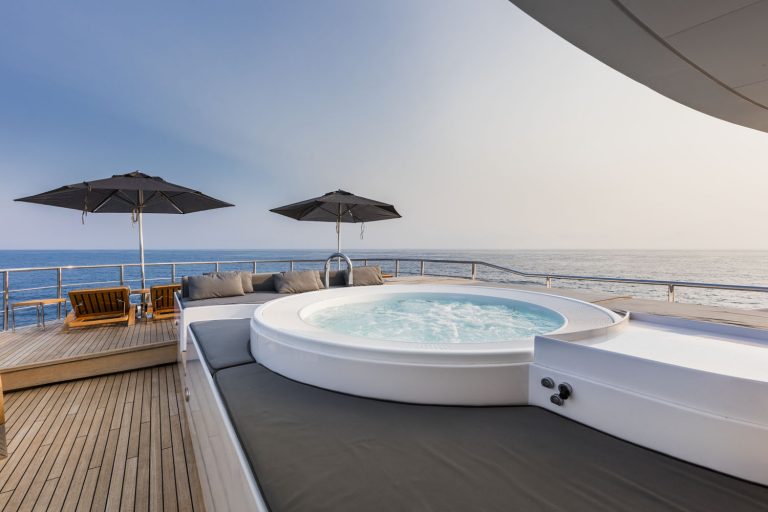 jacuzzi | OUT