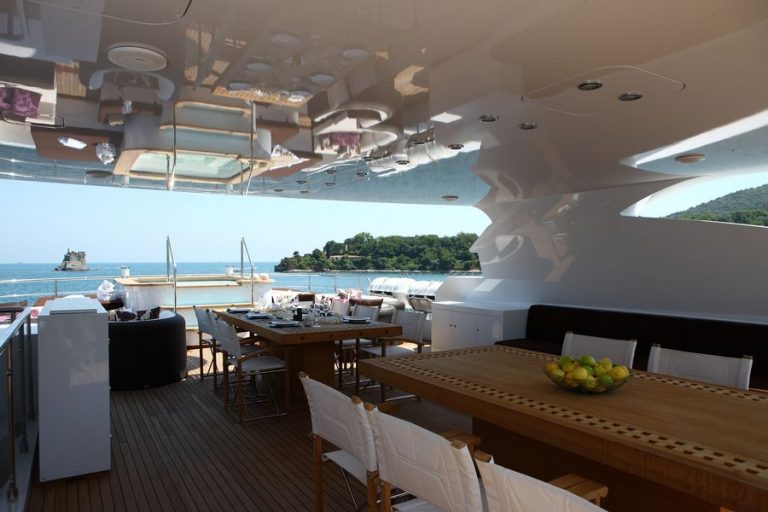 Sundeck Dining | Zaliv III