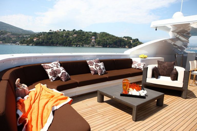 Sundeck Lounge | Zaliv III