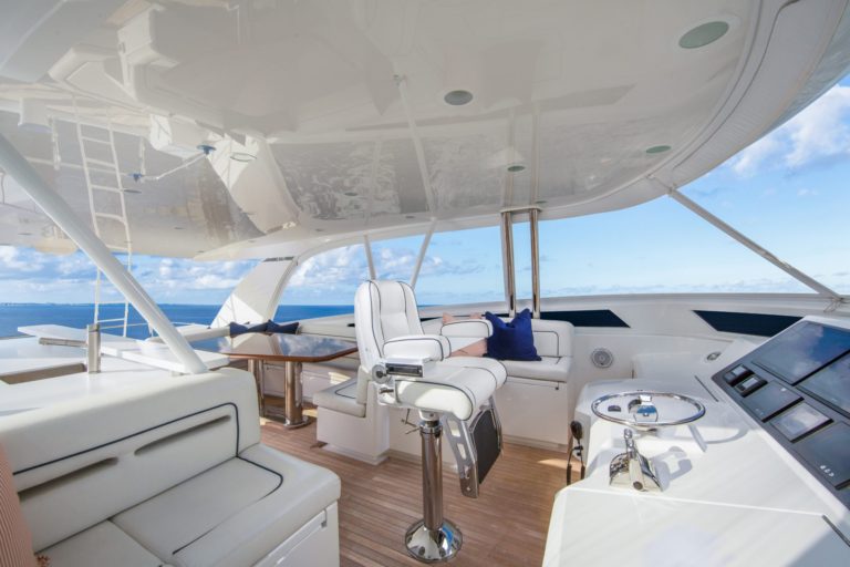 b | 82 Cockpit Motor Yacht
