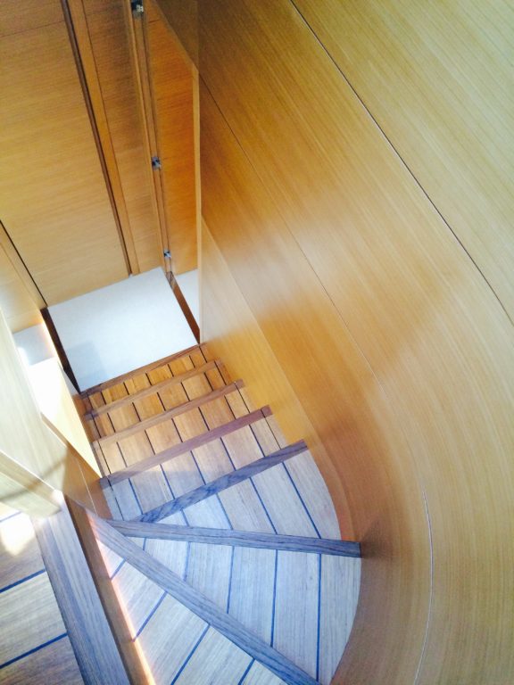 Steps To Deck Below | Miredo